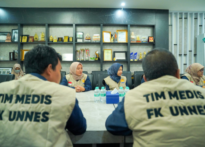 UNNES Kirim 11 Relawan Medis ke Aceh, Bantu Korban Banjir Hingga Daerah Terpencil