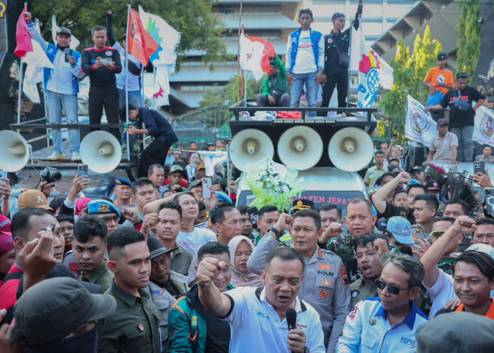 Ribuan Buruh Turun ke Jalan di Semarang, Soroti Outsourcing dan PHK