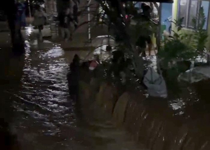 Talut Sungai Plumbon Jebol, Ratusan Rumah di Mangunharjo Semarang Terendam Banjir