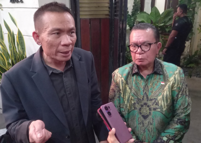 Datangi Rumah Jokowi, Rismon Sianipar Akui Ijazah Asli dan Minta Maaf