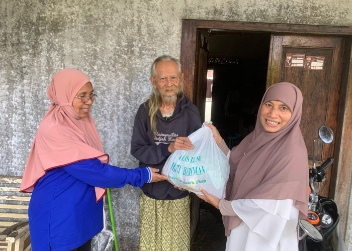 Sasaran Janda Hingga Kaum Dhuafa, Majelis Taklim Hati Beriman Kota Salatiga Salurkan 300 Paket Sembako