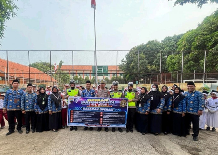 Polisi Sahabat Anak Warnai Peringatan Sumpah Pemuda di SDN Panggung 6 Tegal