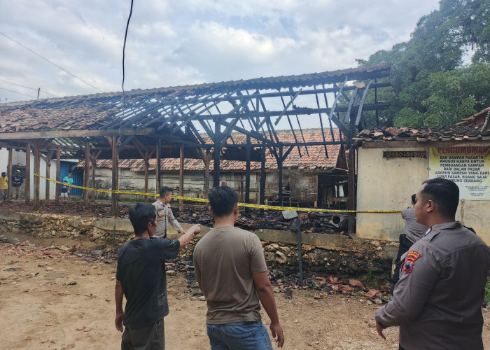 Enam Kios Pasar Tegalrejo Wirosari Terbakar, Diduga Akibat Korsleting Listrik