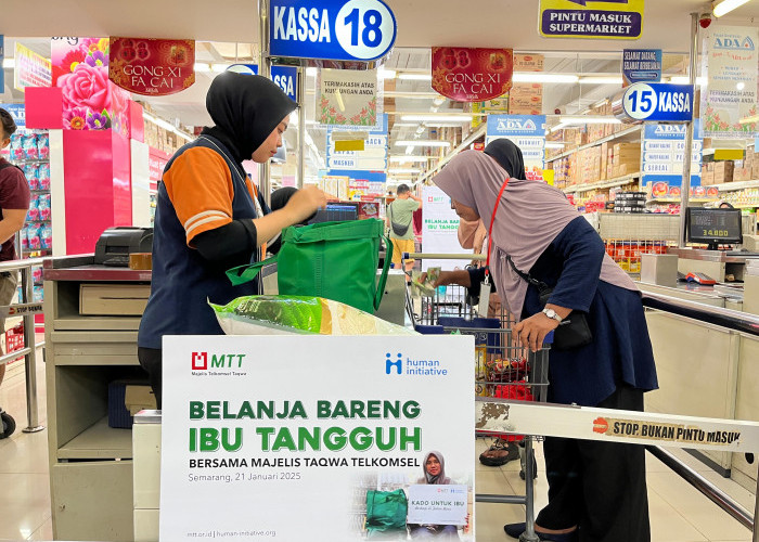 Meringankan Beban Ibu Tunggal, Majelis Telkomsel Takwa dan Human Initiative Gelar Belanja Bareng Ibu Tangguh