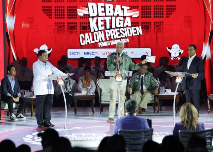 Prabowo Berkali-Kali Puji Ganjar Pranowo dalam Debat Capres 