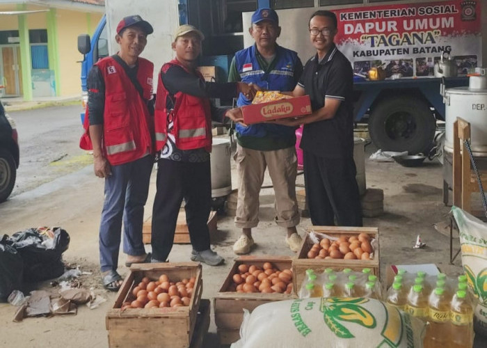 Banjir Batang, PMI Kerahkan Puluhan Relawan Salurkan Ribuan Nasi ke Warga Terdampak