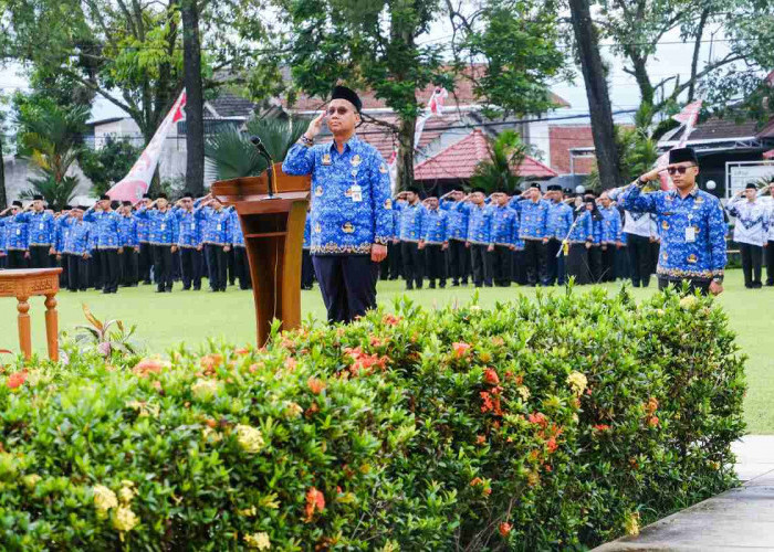 Pemkot Magelang Beri Penghargaan Dua Guru Berprestasi di HUT PGRI ke 79