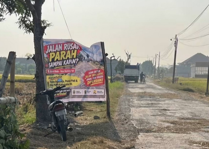 Warga Bumirejo Pasang Spanduk Protes Jalan Rusak, Pemkab Pati Alokasikan Rp1,7 Miliar di APBD Perubahan