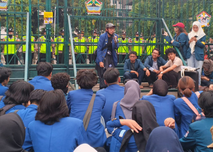 Ratusan Mahasiswa Undip Demo di Kantor Gubernur Jateng, Soroti MBG, Danantara hingga Revisi UU Polri