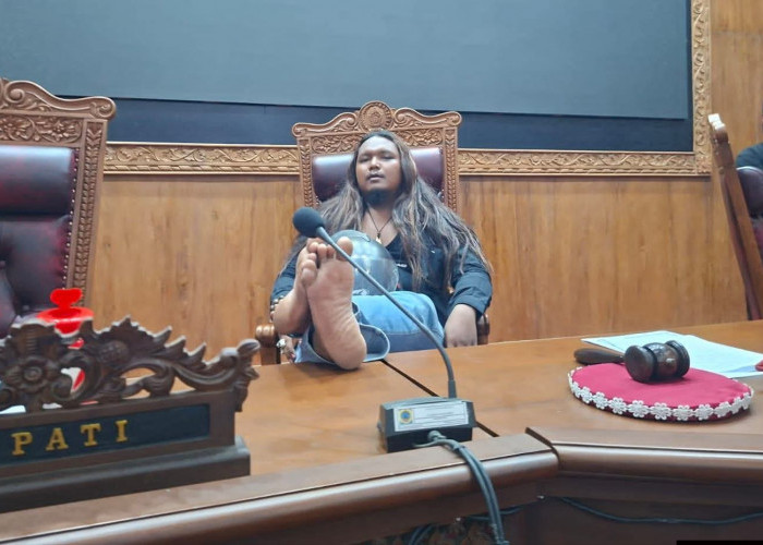 Massa Kepung Alun alun dan Duduki DPRD Pati, Serukan Lawan Korupsi dan Desak UU Perampasan Aset Segera Disahka