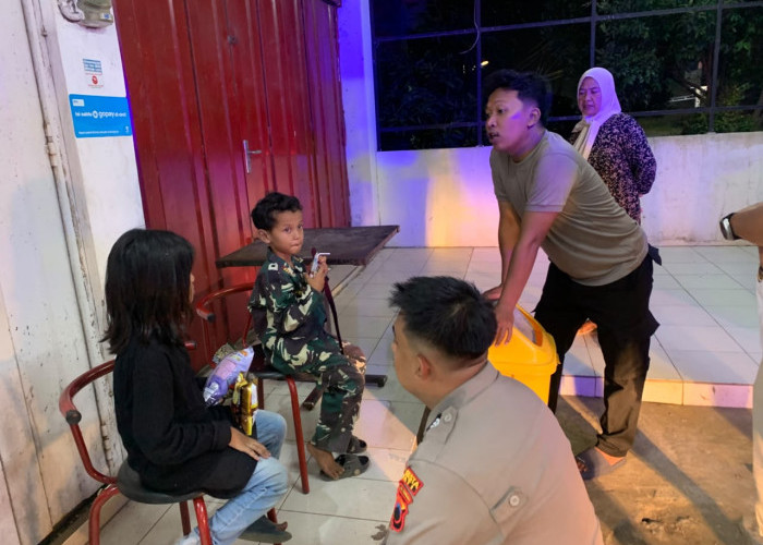 Live TikTok Polisi di Pati Jadi Penyelamat, Dua Bocah Hilang Kembali ke Pelukan Keluarganya. 