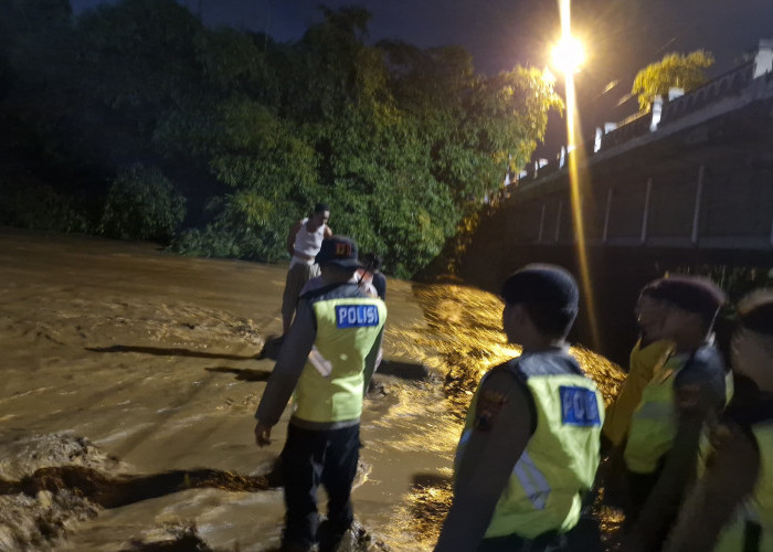 Hujan Deras Guyur Kudus, Sungai Gelis Meluap Rendam Pemukiman Warga
