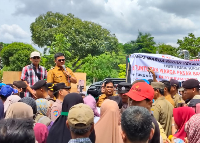 Ratusan Pedagang Pasar Demo di Kantor Bupati Tegal, Sampaikan 7 Tuntutan
