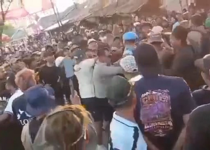 Lerai Keributan Karnaval di Blora, Dua Anggota Polisi Dikeroyok Warga
