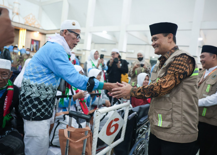 Kloter 1 Debarkasi Solo Tiba di Tanah Air, 360 Jemaah Haji Asal Tegal Disambut Gubernur
