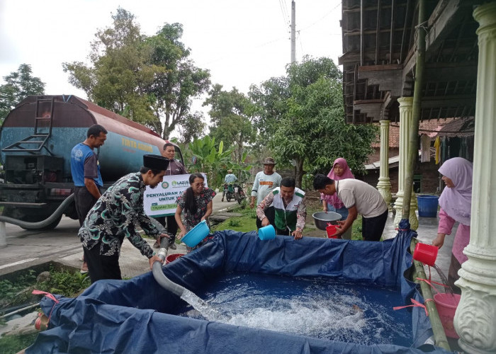 Yayasan Izzatul Islam Bantu Air Bersih di Dusun Kaliajeng Getasan