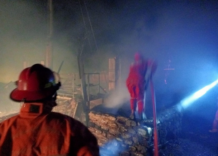Warung Depan OW Pemandian Air Panas Tirta Husada Ludes Terbakar  