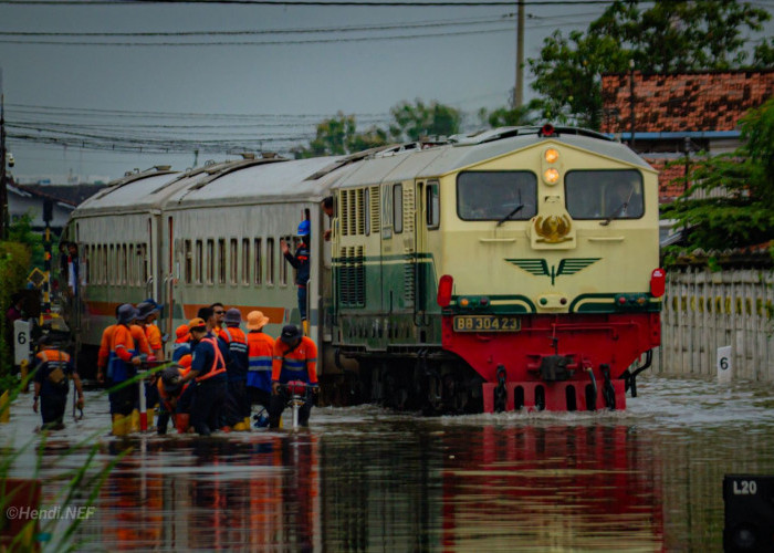 23 Kereta Api Dibatalkan pada Senin 19 Januari 2025, Jalur Pekalongan–Sragi Masih Banjir