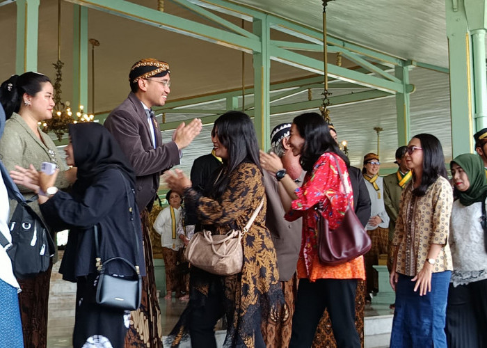 Syawalan Pura Mangkunegaran Diserbu Ribuan Warga