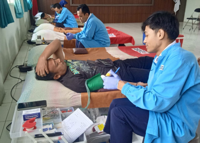 Stok Darah Golongan A dan B Kritis, PMI Batang Gelar Donor Darah Berhadiah Sarung