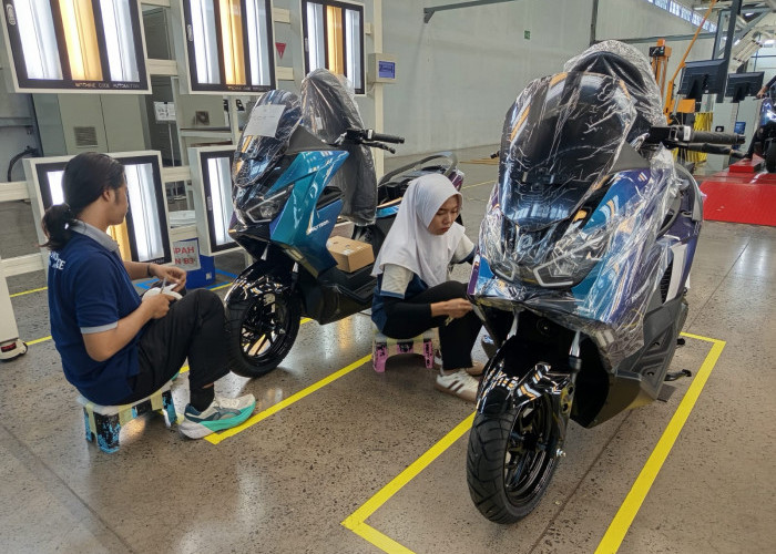 Kendaraan Listrik Pabrikan Kudus Jadi Pilihan di Tengah Ketidakpastian Harga BBM