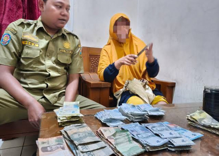 Pengemis di Menara Sunan Kudus Berpenghasilan Rp540 Ribu Per Hari