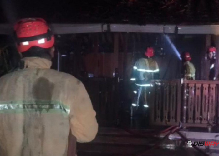 Diduga Korsleting Listrik, Pendopo Rumah Warga Pituruh Purworejo Terbakar