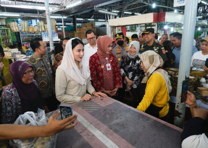 Harga Bahan Pokok Melonjak di Pasar Gede Solo, Wamendag Turun Tangan