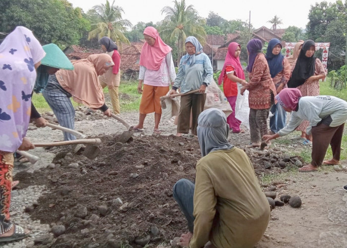 Gotong Royong Sukseskan Pembangunan Desa di Kabupaten Pemalang 