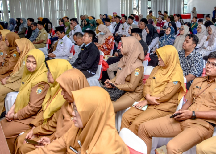 Pemkot Salurkan Insentif bagi 1.009 GTK Non-ASN, Robby Hernawan Ingatkan Hindari Judol dan Pinjol