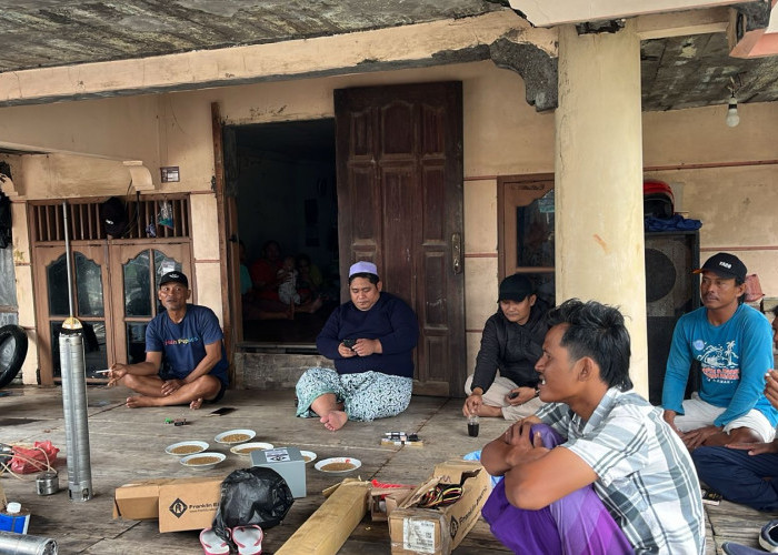 Kesulitan Air Bersih, Ketua DPRD Demak berilan bantuan pompa air