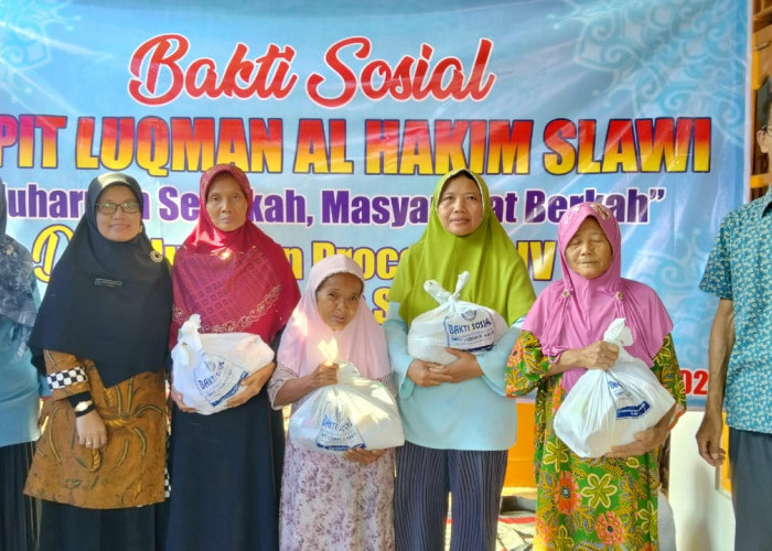 SMP IT Luqman Al Hakim Slawi Berbagi di Bulan Muharram