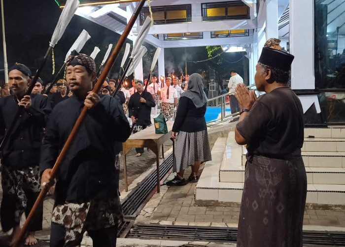 Kisah Peziarah Sleman, Setahun Berjalan Kaki, Satu Suro Tiba di Batang