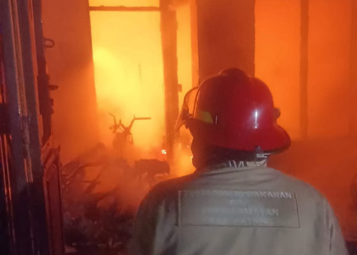 Ditinggal Ziarah ke Madura, Rumah di Kauman Batang Ludes Terbakar