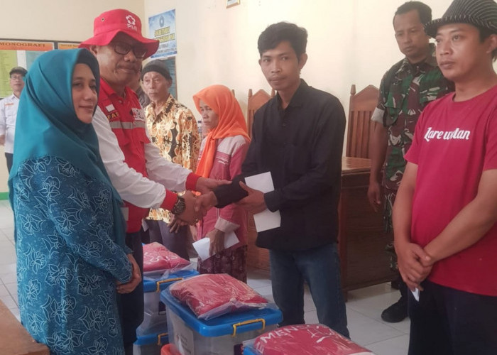 PMI Kabupaten Pemalang Bantu Korban Longsor di Desa Tundagan 