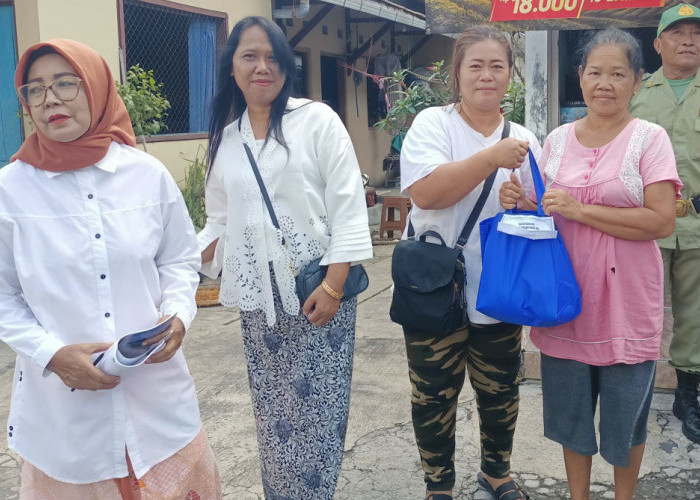 Rayakan Hari Ibu, Warga Argorejo Semarang Berbagi 100 Paket Sembako