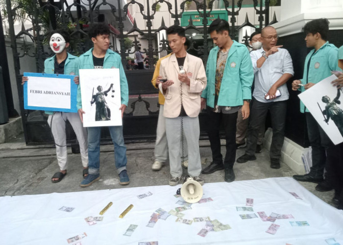 BEM SI Jateng Geruduk Kejati Jateng, Desak Pengusutan Dugaan Korupsi Oknum Jampidsus Transparan