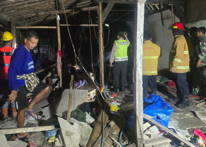 Bangunan Limasan dari Kayu Akasia dan Mahoni di Geyer Grobogan Ludes Terbakar