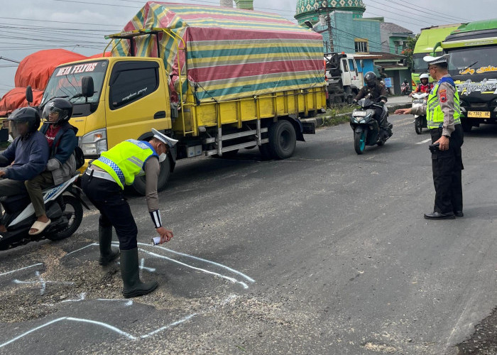 Hati-Hati, Hujan Terus-Menerus, Jalan Pantura Demak Banyak Berlubang