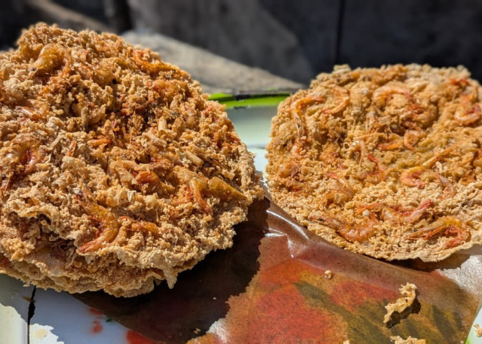 Kuliner Unik Pekalongan, Peyek Udang Raksasa Buatan Supi'ah