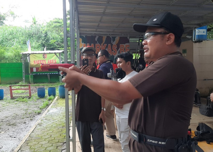 Menunggu Berbuka dengan Sensasi Menembak, Wartawan Jateng-DIY Ikuti Pelatihan di Jatidiri Semarang