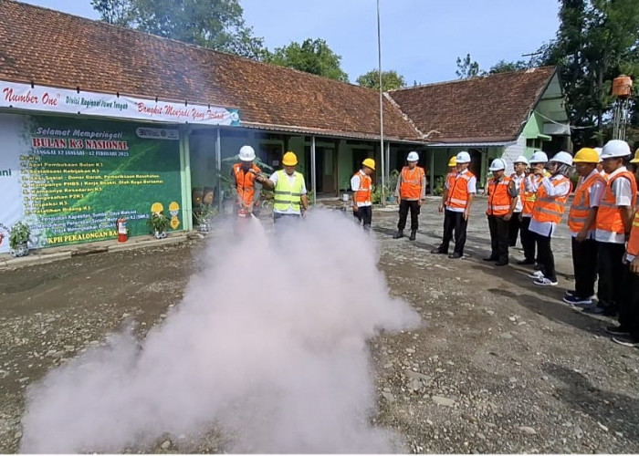 Kebakaran Kecil Terjadi saat Apel Pembukaan Peringatan Bulan K3 Nasional KPH Pekalongan Barat 