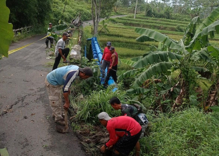 Pipa PDAM Kabupaten Tegal Bergeser Akibat Longsor 