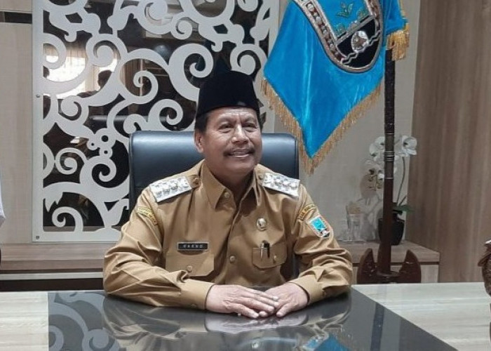 Kabur dari Audiensi Transparansi Anggaran, Bupati Rembang Gunakan Dalih 'Tinjau Jalan Rusak'! 