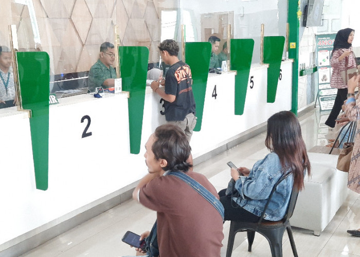 Gadai di Semarang Naik Tajam Jelang Lebaran, Warga Ramai Tebus Perhiasan