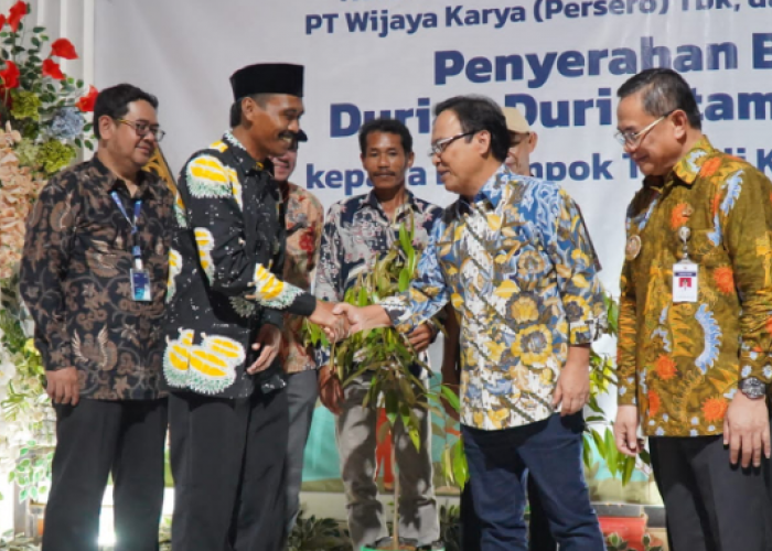 Serahkan Bantuan Bibit Durian, Jasa Marga dan BUMN Kolaborasi Program TJSL 