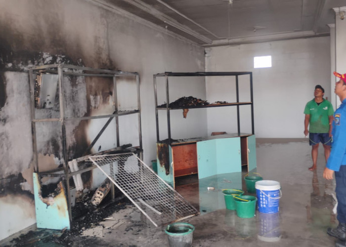 Bau Kabel Gosong Berujung Panik, Toko Bangunan di Kalisapu Tegal Nyaris Ludes Terbakar