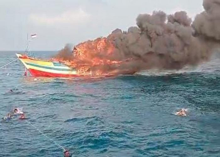 KM Kramat Jati Terbakar dan Tenggelam di Laut Jawa