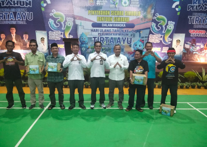 Perumda Tirta Ayu Tegal Bagikan Ratusan  Paket Sembako 