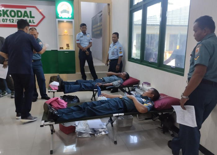 Ratusan Prajurit TNI Donor Darah di Makodim Tegal